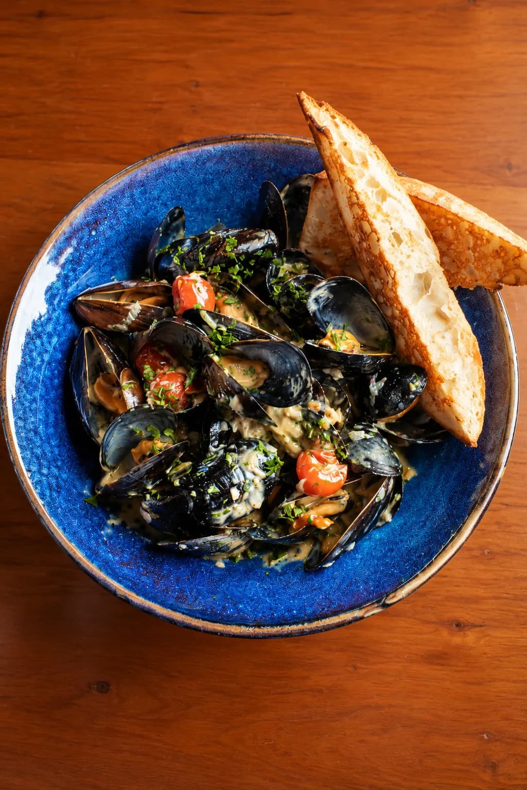 MUSSELS & GARLIC TOAST