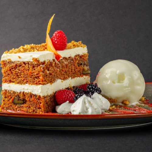 Homeade_carrot_cake